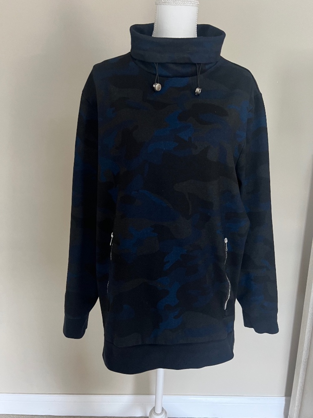 Karl lagerfeld Sweater Men's XL Black/Blue Camoflage Cowl Neck